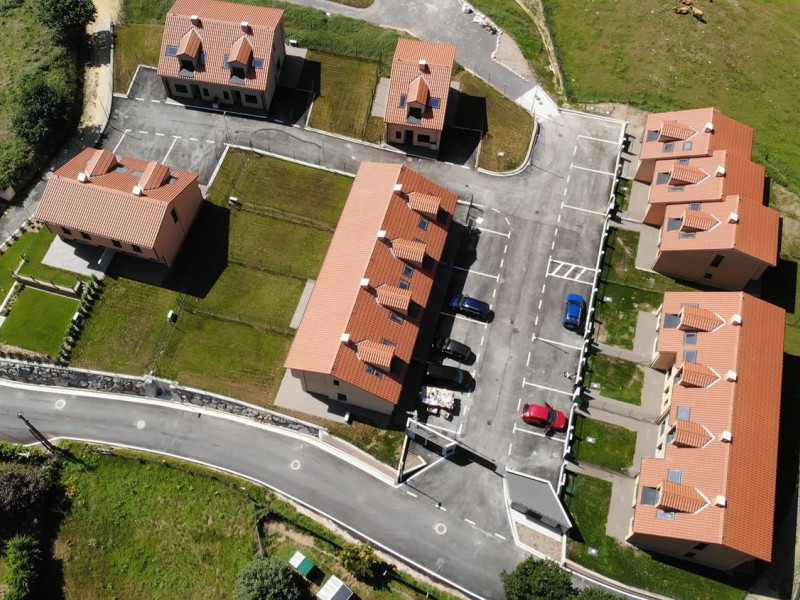 Obra nueva Urbanización Las Azaleas en Siero (Revista) photo 2