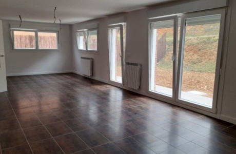 Продажа новостроек Chalets C Apalaz.Res.El Puy.Estella в городе Yerri photo 1