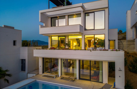 Detached villa for sale in Calle Urb Cala Golf Parcela 9B s/n, Mijas thumbnail 1