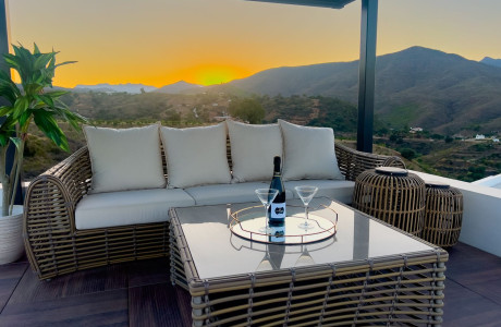 Detached villa for sale in Calle Urb Cala Golf Parcela 9B s/n, Mijas thumbnail 2