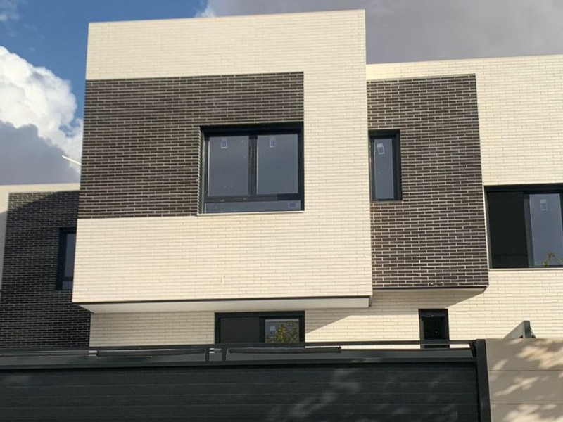 Obra nueva 2 Fase de 12 Unifamiliares en Ciudad Real (Revista) photo 2