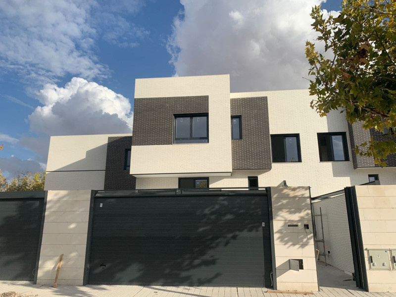 Obra nueva 2 Fase de 12 Unifamiliares en Ciudad Real (Revista) photo 3