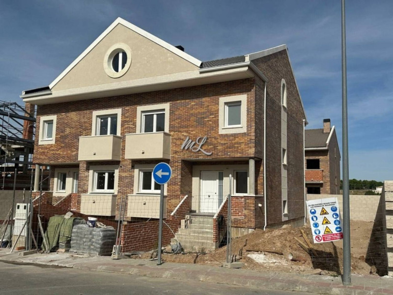 New construction Chalet pareado en Burguillos de Toledo in Burguillos de Toledo photo 2
