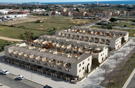 Semi-detached house for sale in  Calle Cerdanya s/n , Cambrils photo 2