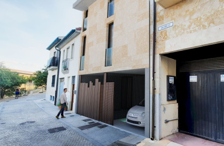 Chalet adosado en venta en Calle San Narciso , 28 , Salamanca thumbnail 1