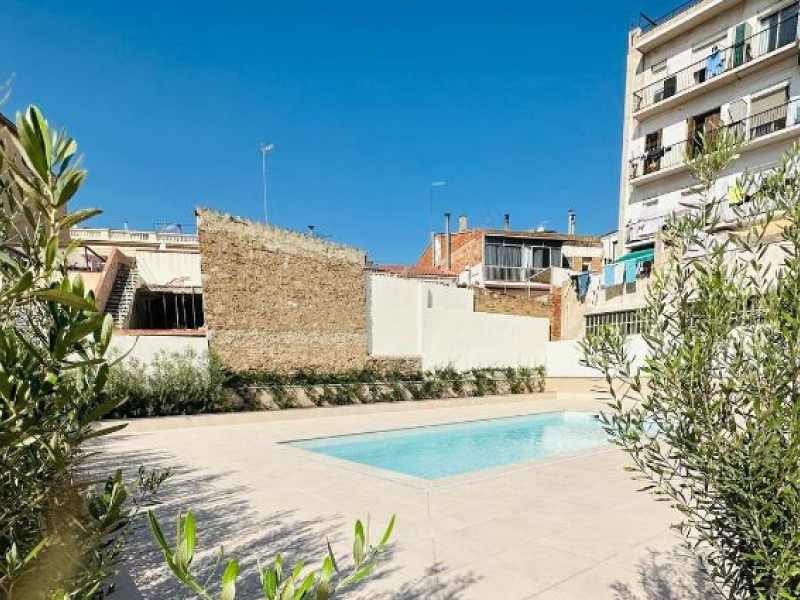 Sprzedaż garażu w  Calle LAUREÀ MIRÓ , Sant Feliu de Llobregat photo 2