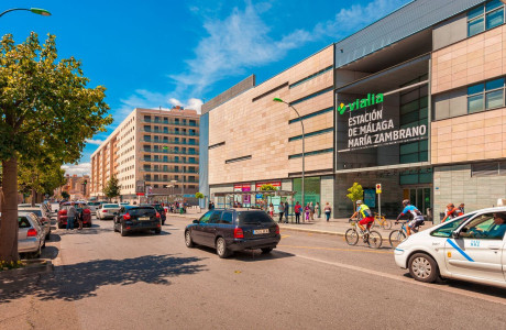 Nowa konstrukcja mieszkaniowa Garajes y locales - Residencial Puerta Del Mar w Málaga thumbnail 2