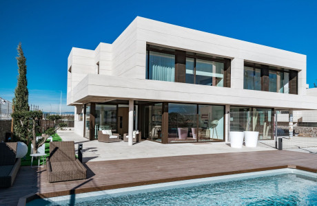 Chalet pareado en venta en avenida de los Satélites s/n thumbnail 2