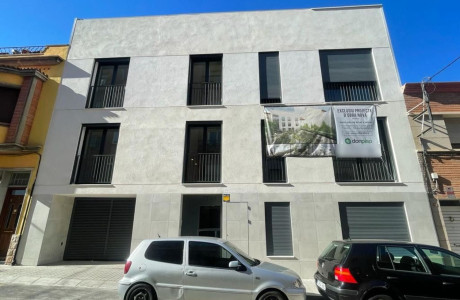 Piso en venta en  Calle Sallarés i Marra, 77, Sabadell photo 1