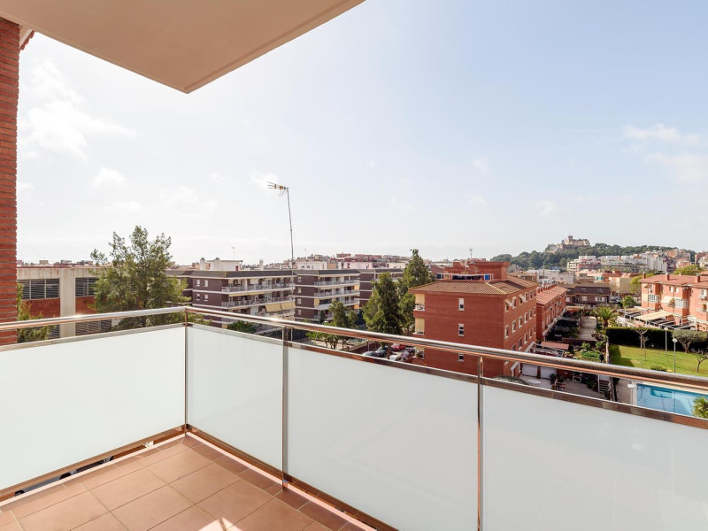 Venta de piso en Calle Ramón Otero Pedrayo, 65, Castelldefels
 photo 3
