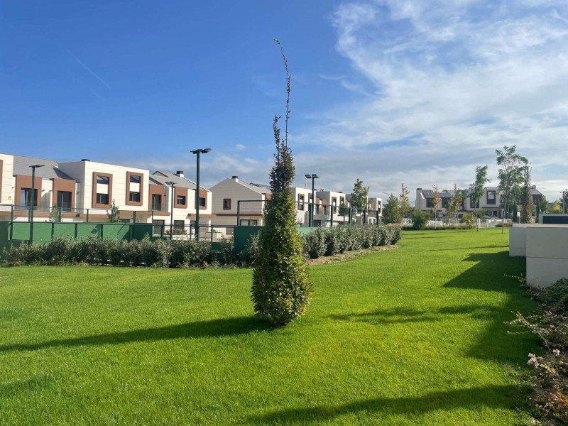 Venta de chalet adosado en Calle Cabo de Finisterre s/n , Boadilla del Monte photo 5