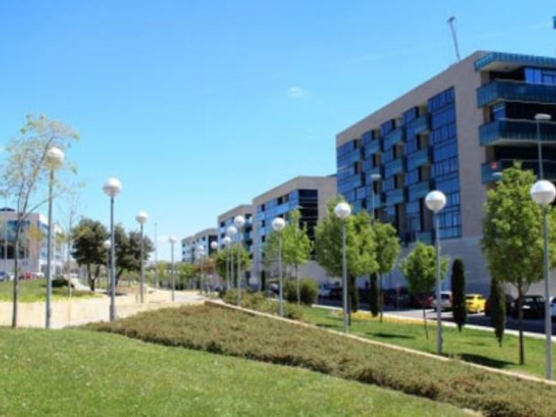 Loc-pzas,Av.Puente Cultural,6-ss Reyes