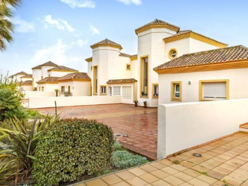 Vvdas,Res.Condominio B-urb.San Roque Clu