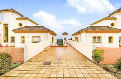Продажа квартиры в  Urbanización San Roque Club, Sotogrande photo 1