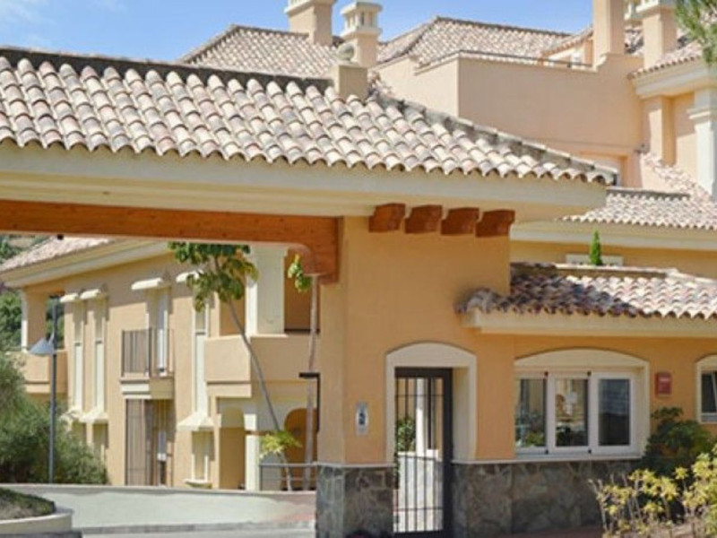 Sprzedaż mieszkania w Avenida los Cortijos, Sotogrande
photo 2