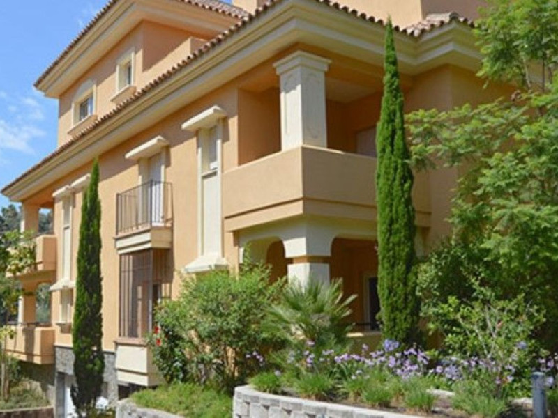 Sprzedaż mieszkania w Avenida los Cortijos, Sotogrande
photo 3