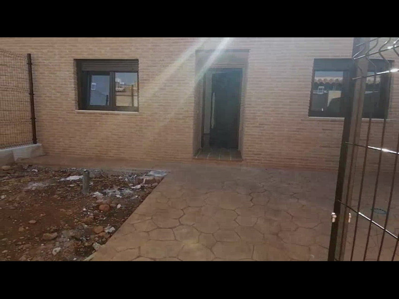 Obra nueva de Chalets en una Planta en Quer (Revista) photo 2