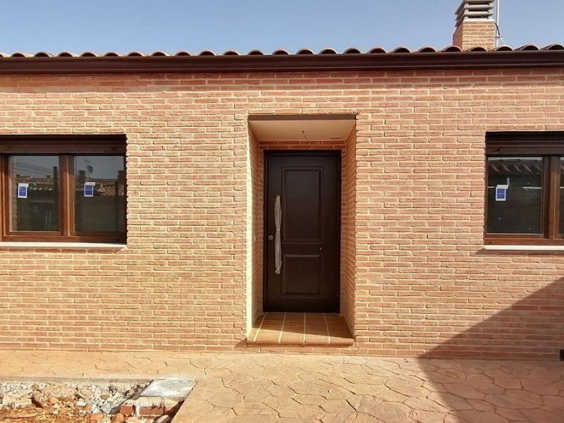 Obra nueva de Chalets en una Planta en Quer (Revista) photo 4
