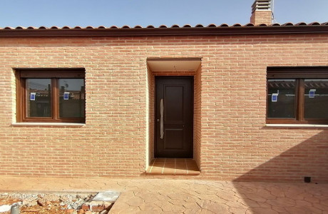 Promoción de Chalets en una Planta obra nueva en Quer photo 4