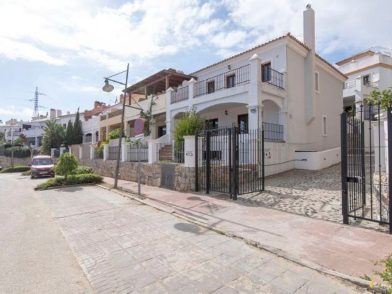 Obra nueva Residenc. Montevideo Hills en Estepona (Revista) photo 4