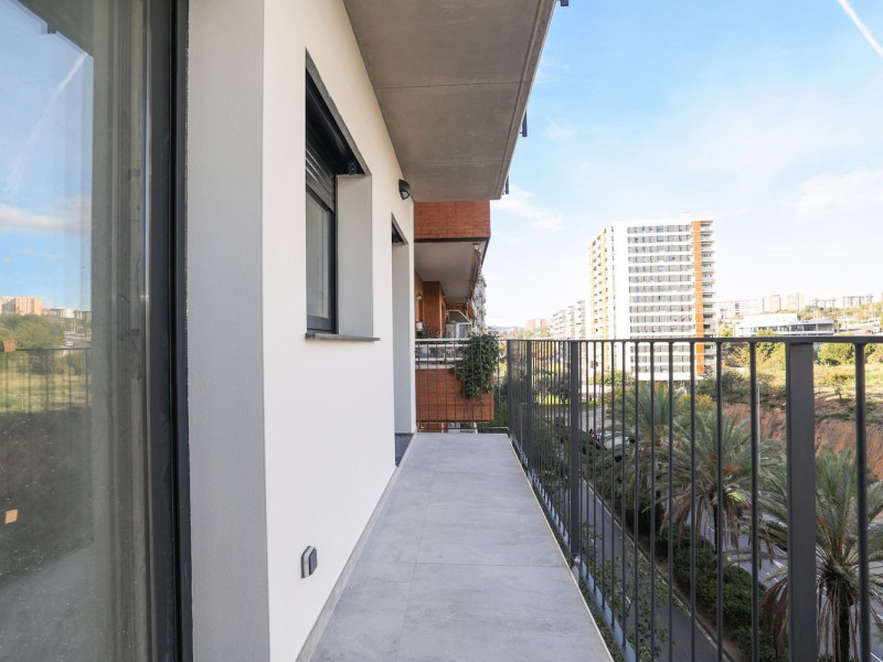Продажа квартиры на Calle Josep Tarradellas, 251, Госпиталет-де-Льобрегат
 photo 3
