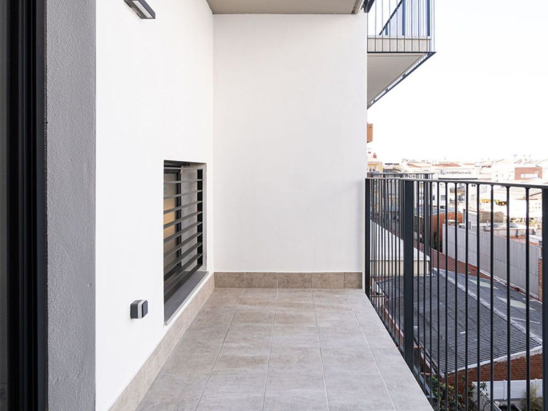Продажа квартиры на Calle Miquel Vives, 128, Терраса
photo 3