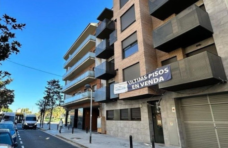 Apartment for sale in Calle de Joaquim Rubió i Ors, 5, Cornellà de Llobregat photo 1