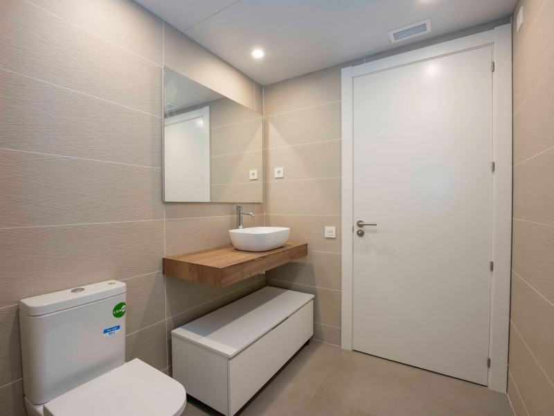 Sale of apartment in Calle de Joaquim Rubió i Ors, 5, Cornellà de Llobregat
photo 4