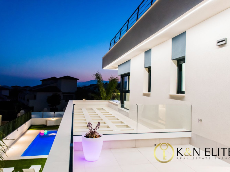 New construction Exclusivo Chalet a Estrenar en Finestrat in Finestrat photo 5