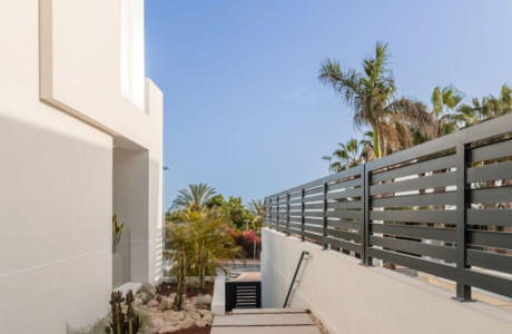 Casa o chalet independiente en Calle Luxemburgo, Siam Mall área, Costa Adeje s/n, La Caldera, Adeje thumbnail 2