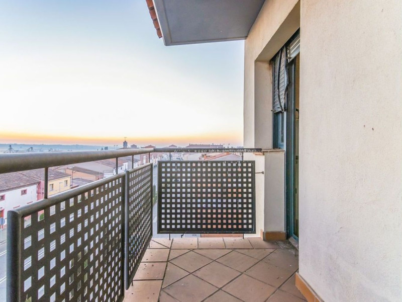 Piso en venta en Urb. C/ Josep Pane, Bell-Lloc d'Urgell, Bell-lloc d'Urgell
photo 4