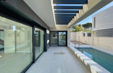 Chalet independiente en venta en  Calle Isla de Córcega , 44, Pozuelo de Alarcón photo 3