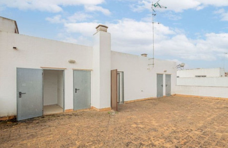 Local en venta en Calle Real de Utrera photo 2