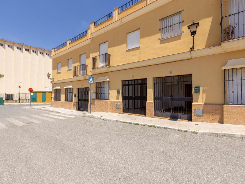 Venta de chalet adosado en , Marchena photo 2