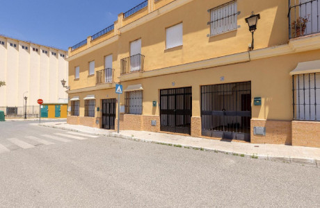 Chalet adosado en venta en , Marchena thumbnail 1