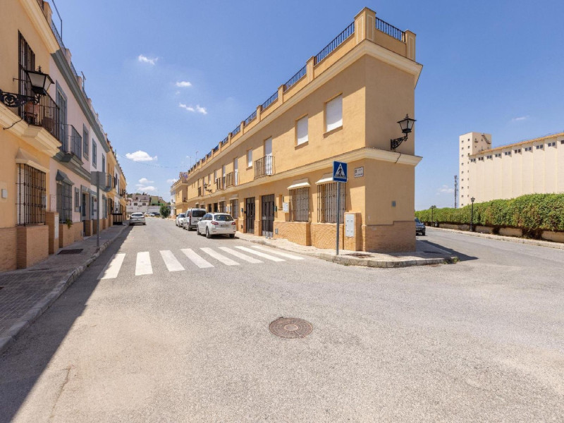 Venta de chalet adosado en , Marchena photo 3