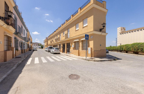 Chalet adosado en venta en , Marchena thumbnail 2