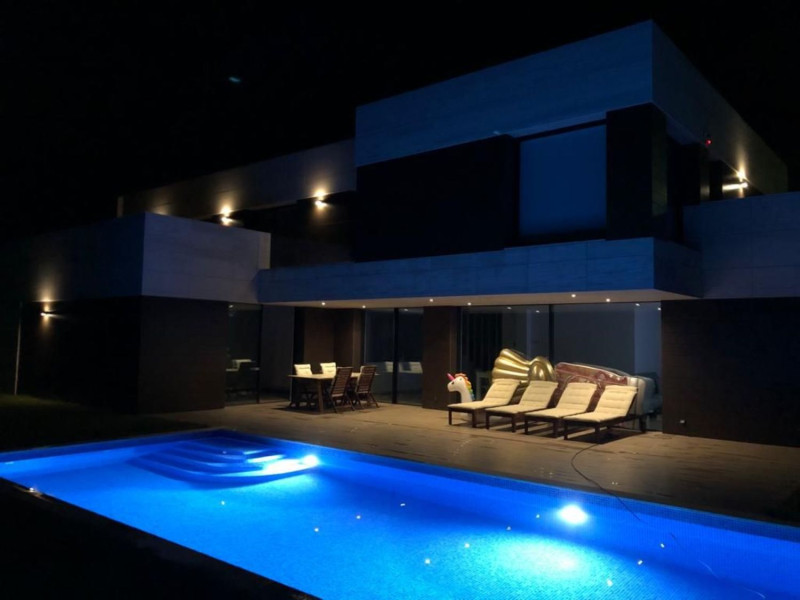 Obra nueva Santa Cruz Diseño Premium Plus en Oleiros (Revista) photo 3
