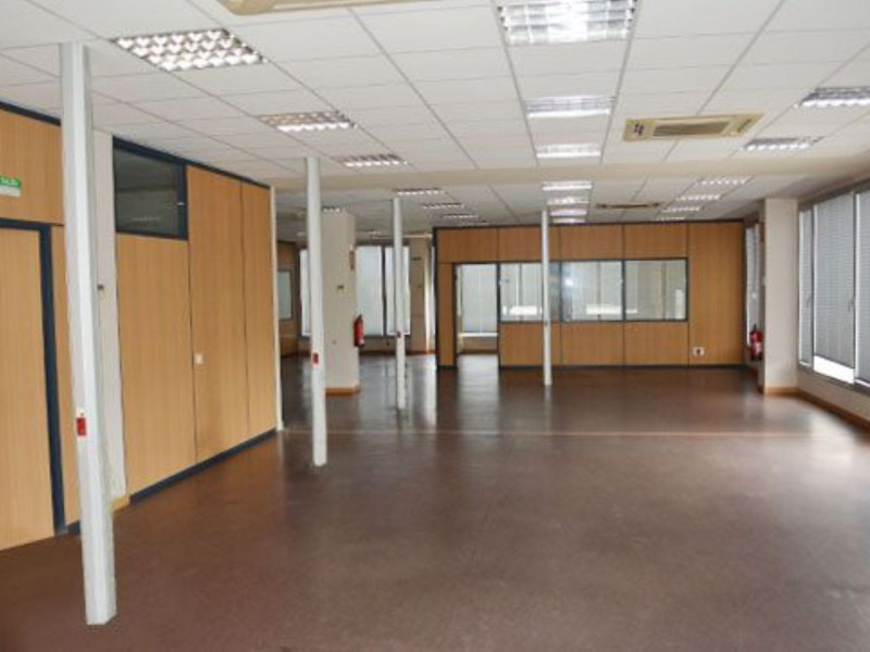 Новостройка Nueva-oficinas Plaza Europa Nº 14 y 15-a в Нои́н (Ва́лле де Эло́рц) photo 5