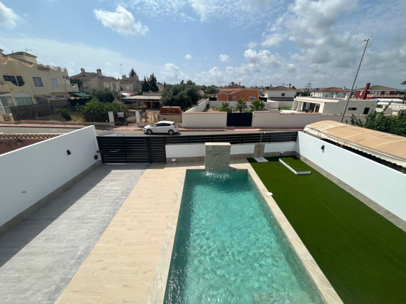 Obra nueva Villa independiente en El Oasis en San Fulgencio (Revista) photo 2