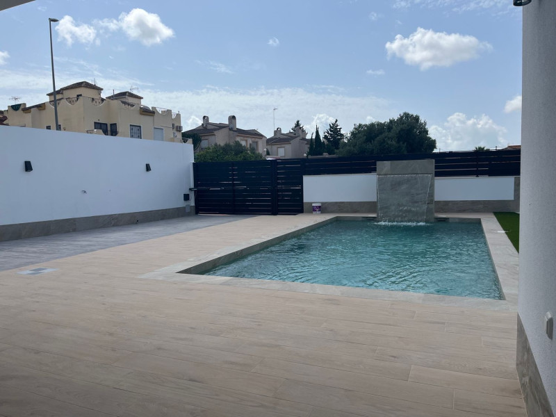 Obra nueva Villa independiente en El Oasis en San Fulgencio (Revista) photo 3