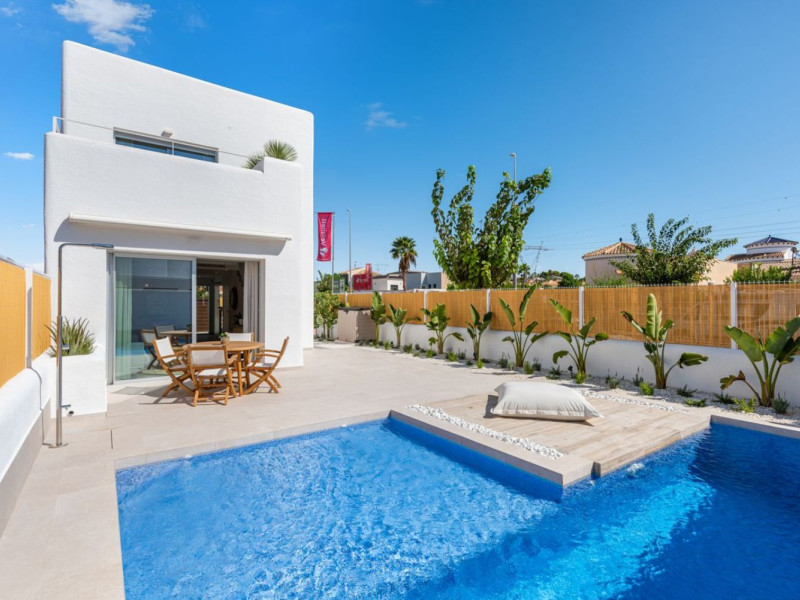 Obra nueva Villas en La Herrada en Los Montesinos (Revista) photo 4