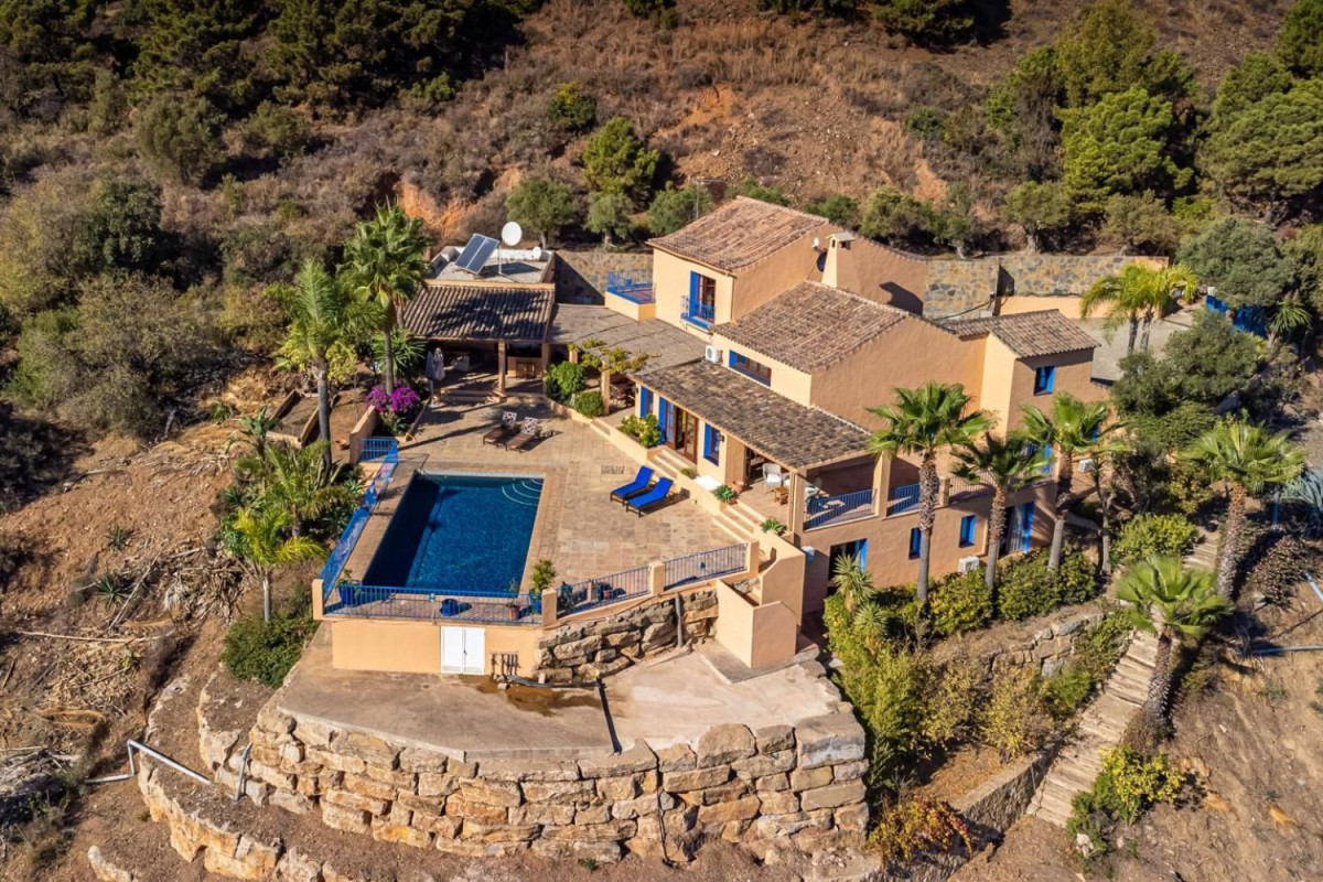 Sale of independent chalet in Avenida de los Reales, Estepona
 photo 2