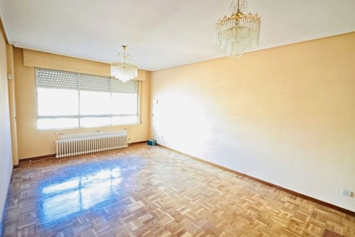 Piso en venta en calle Recesvinto, 2, Venta de Baños
photo 2