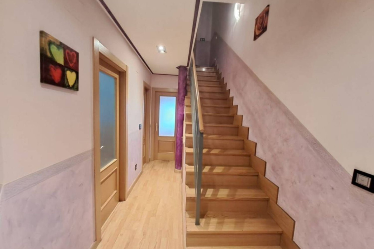 Sale of ground in Calle Esteban Granado, Burgos
photo 4