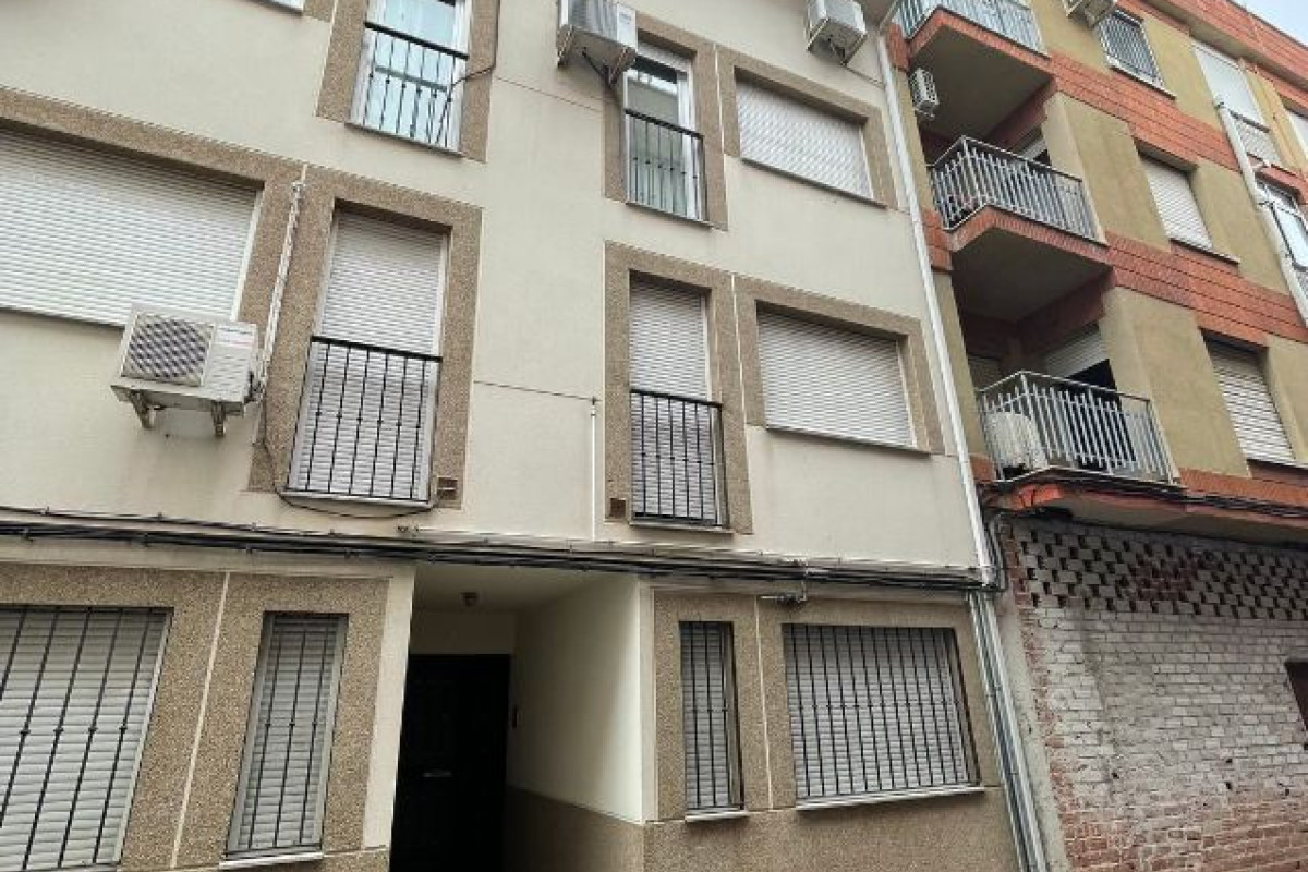 Piso en venta en calle Weyler, 4, Навальмораль-де-ла-Мата
photo 2