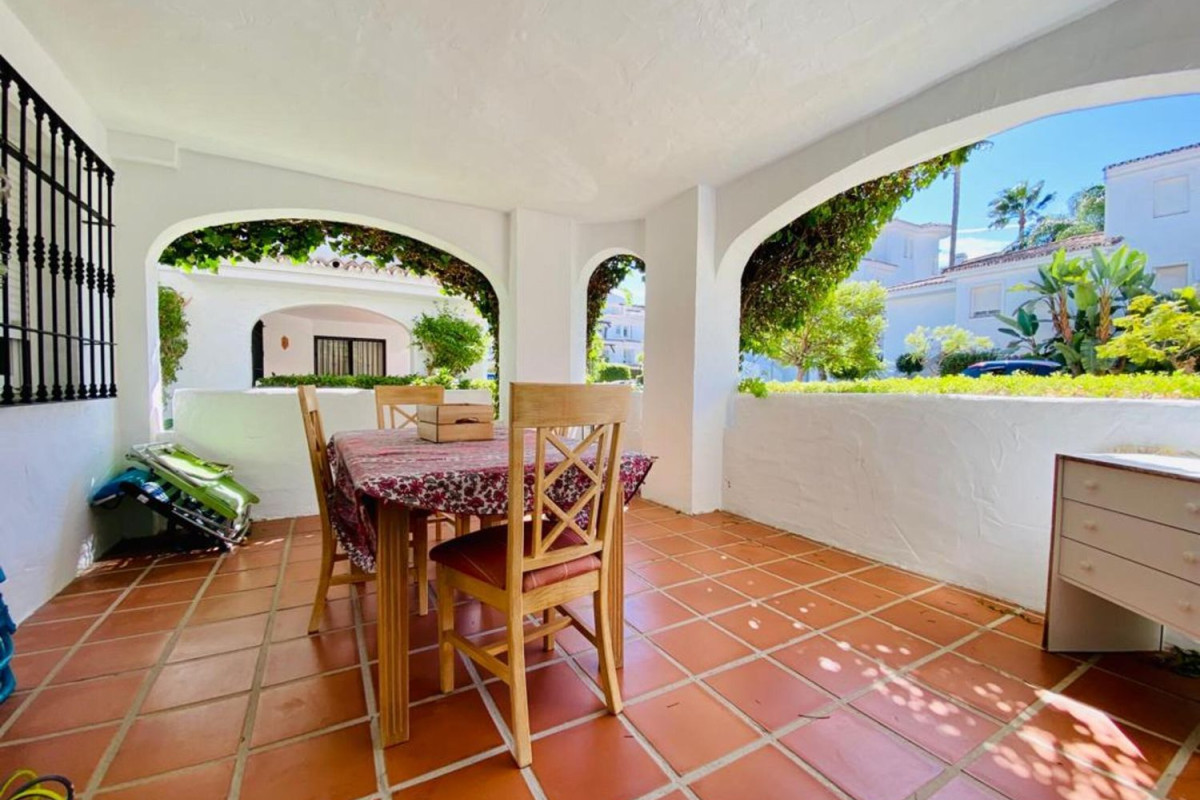 Venta de bajo en Calle Alcaucín, 8, Marbella
 photo 2