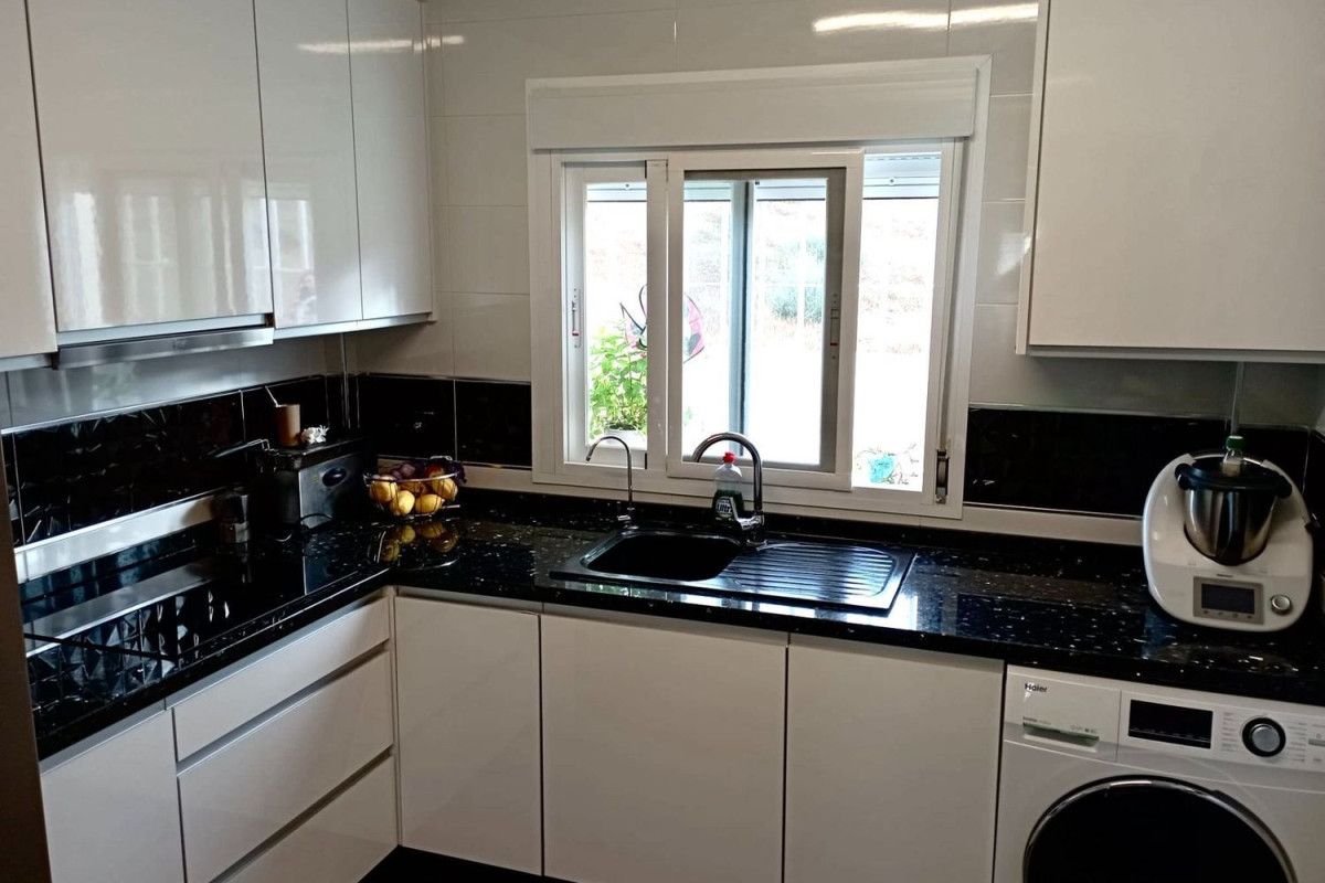 Venta de chalet adosado en  Calle la Niña , Vélez-Malaga photo 3