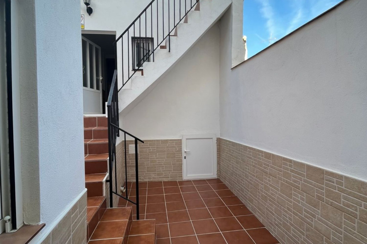 Casa o chalet independiente en venta en Otero, 6, Baza
photo 1