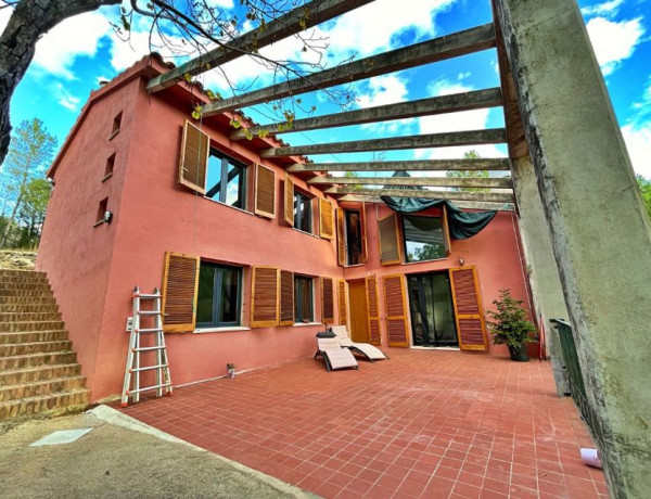 Chalet independiente en venta en  Urbanizaciones , Tortosa photo 1